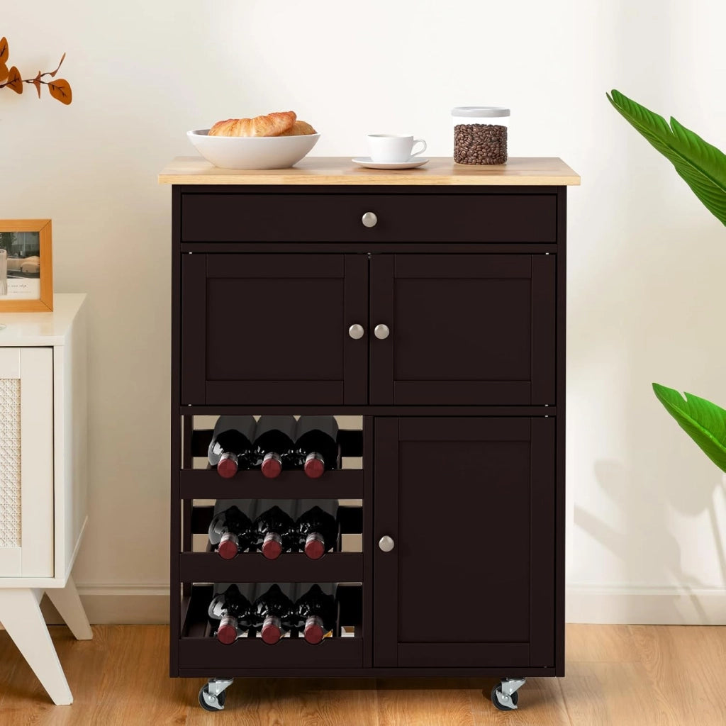 Carrello da Cucina, con Portabottiglie Tre Ante e Ruote, Credenza Cucina in Legno di Pino e MDF, Ideale per Soggiorno e Cucina, 67 x 37 x 86 cm (Marrone)