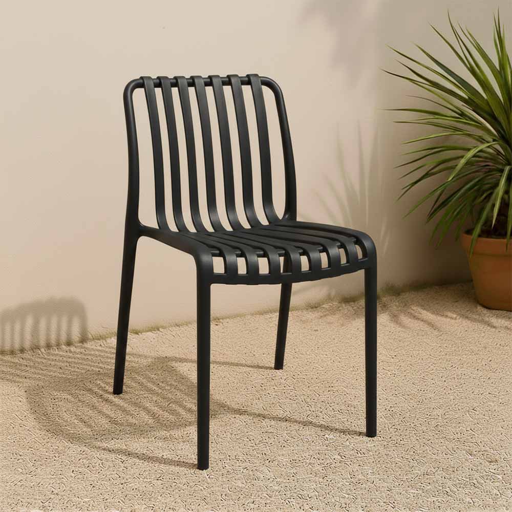 Sedia da esterno Iside in plastica resistente, modello comfort premium nera
