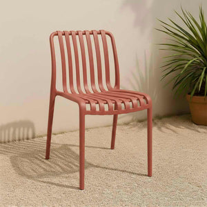 Sedia da esterno Iside in plastica resistente, comfort premium rosso mattone