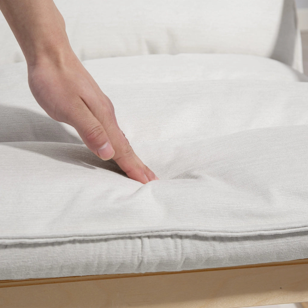 Poltrona a Dondolo Moderna 67x83x105 cm con Braccioli in Legno e Cuscini Spessi in Velluto Crema