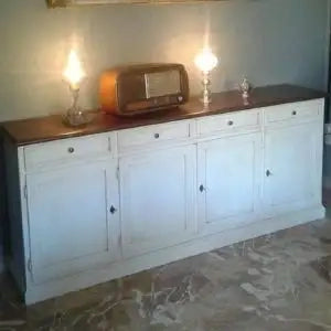 Credenza madia buffet in legno Shabby chic bianca anticato e piano noce mod Martini 4 porte