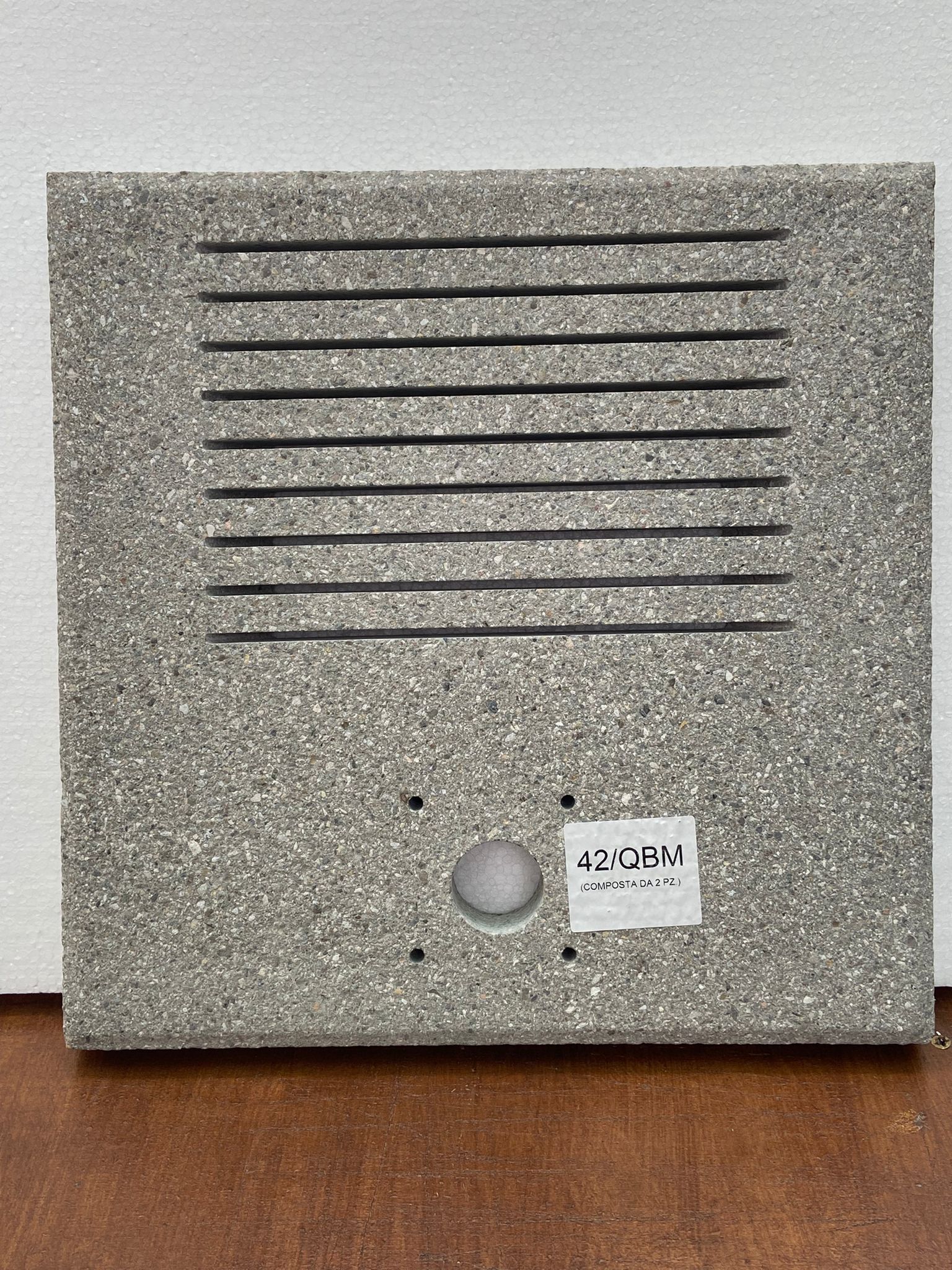 Base Quadrata in Cemento 40x40 Cm con fenditore per Scarico per fontane