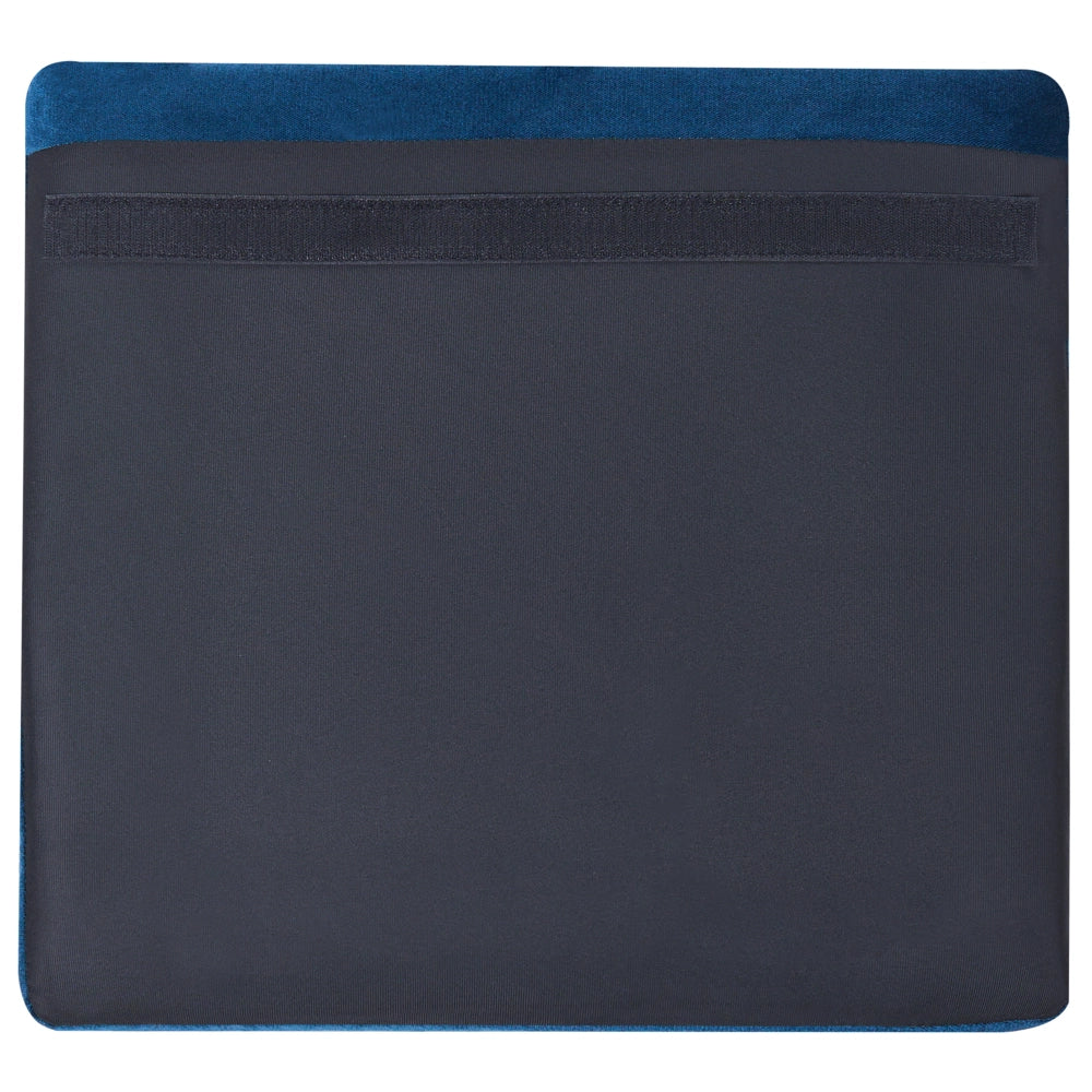 Divano 3 posti in velluto blu navy con capitonné borchie cuscini e braccioli arrotondati glam