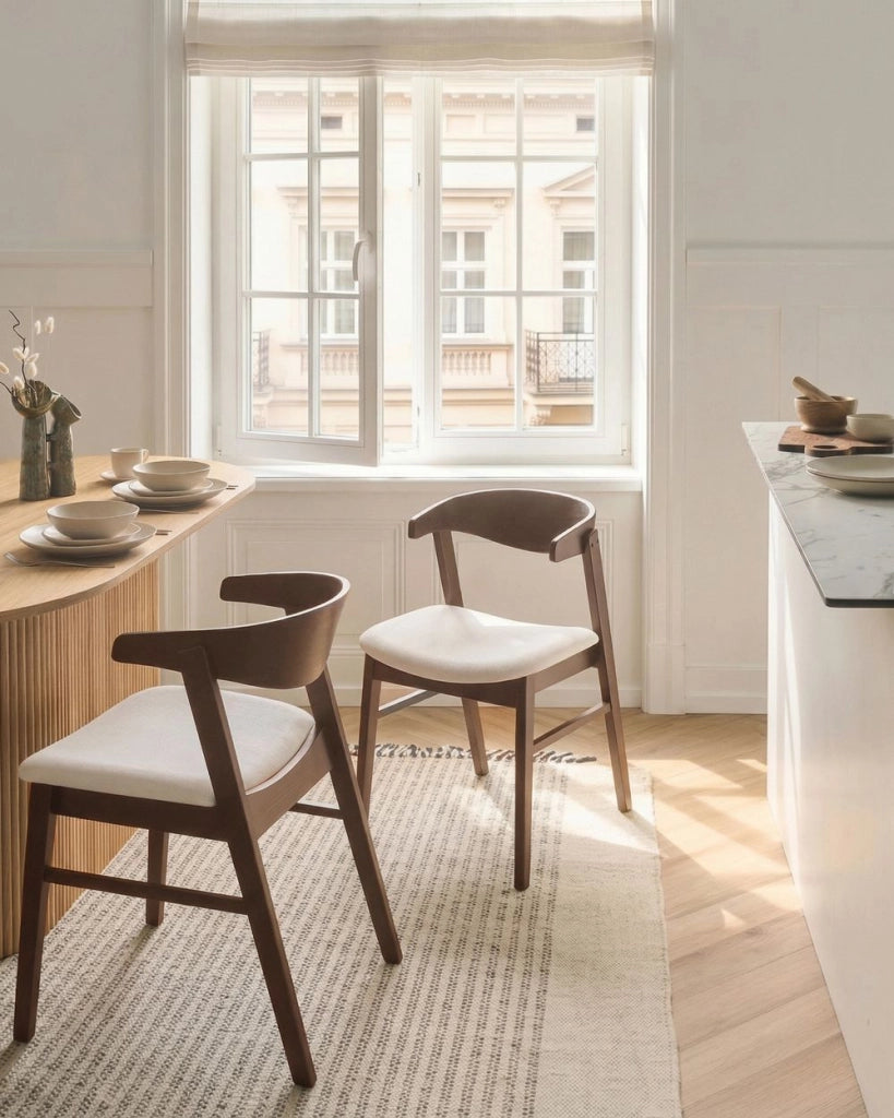 Set di 2 sedie da pranzo in tessuto di poliestere marrone scuro e bianco sporco gambe in legno di gomma stile retrò tradizionale