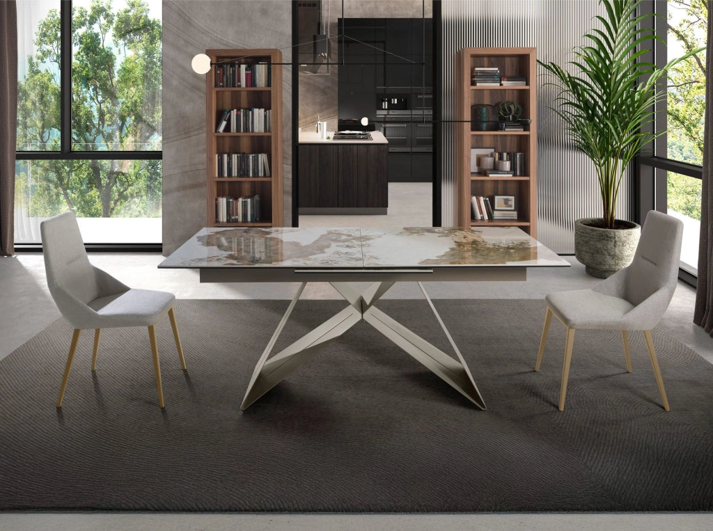 Sedia in tessuto grigio chiaro