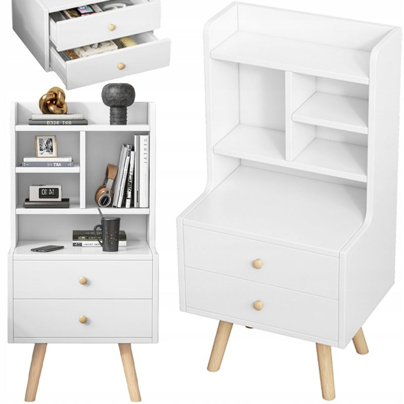 Comodino alto con finitura bianca, con misure 36x46x90 cm, ideale per la camera da letto.