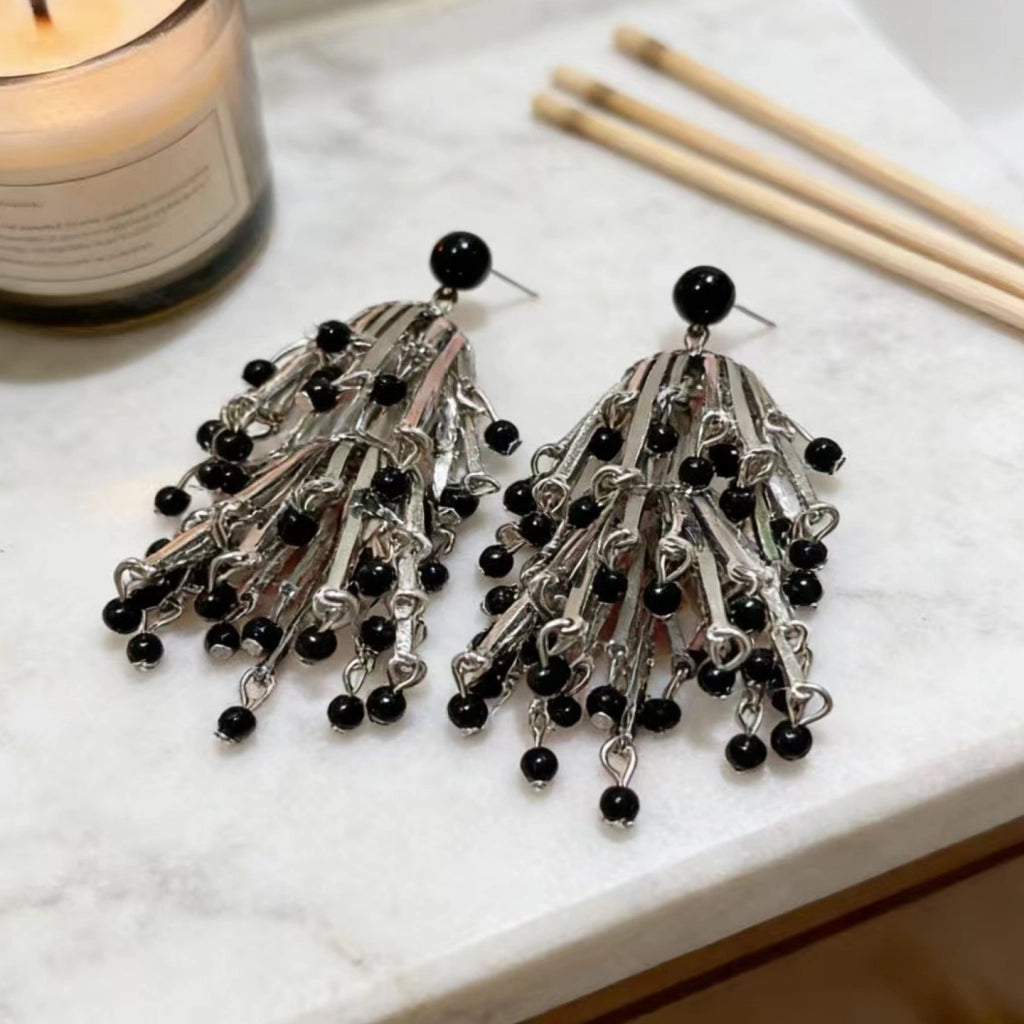 Orecchini di nicchia con nappe di perle e fuochi d'artificio scintillanti, orecchini con perline di cristallo