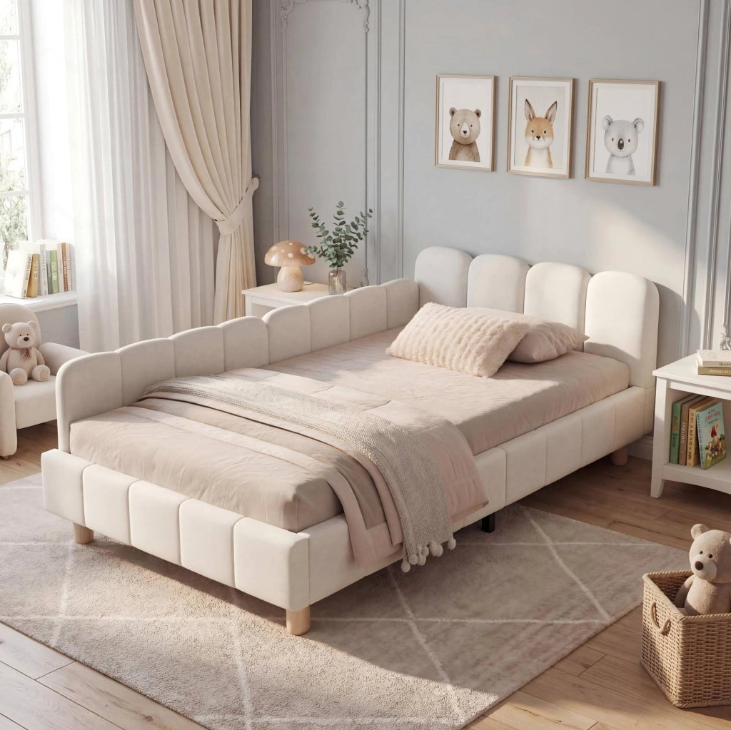 Letto per bambini imbottito in velluto beige con testiera ergonomica e tasche laterali