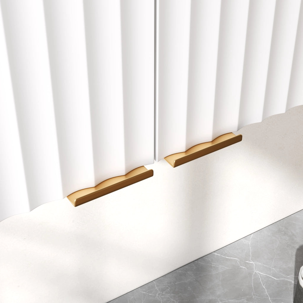 Mobile contenitore pensile con 3 ante; design a doghe ondulate e maniglie dorate; per cucina e bagno; 90×29×60 cm