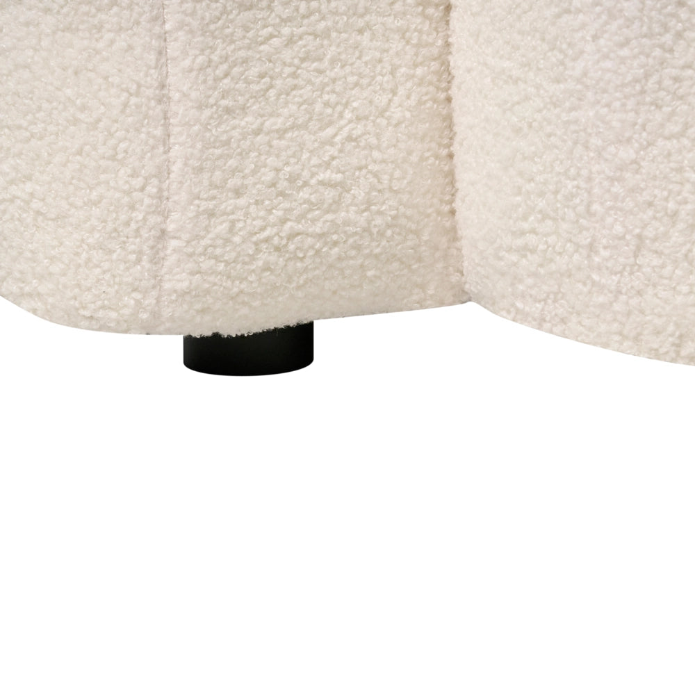 Divano scandinavo a 3 posti con rivestimento schienale e piedini anteriori Piedini in legno bouclé Accogliente bouclé bianco sporco