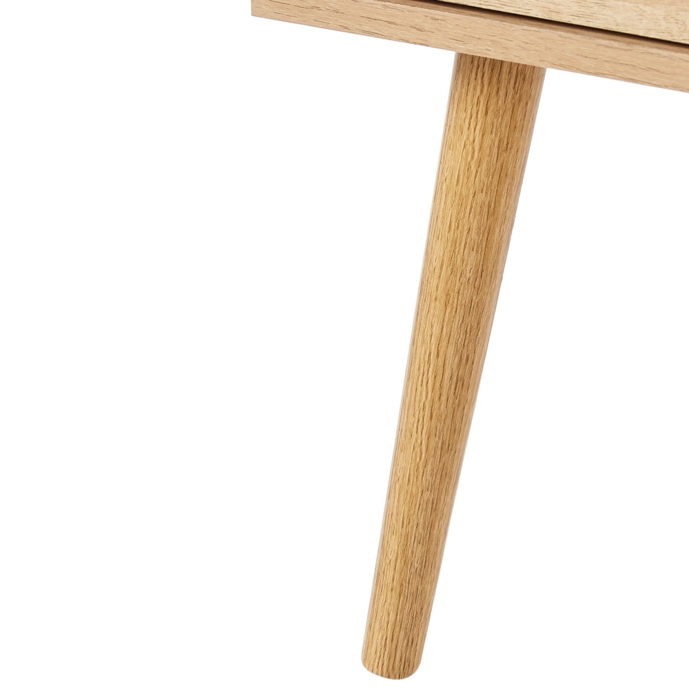 Credenza a 3 ante in truciolato marrone chiaro, gambe in legno di pino 2 ripiani con vetro frontale Stile minimalista