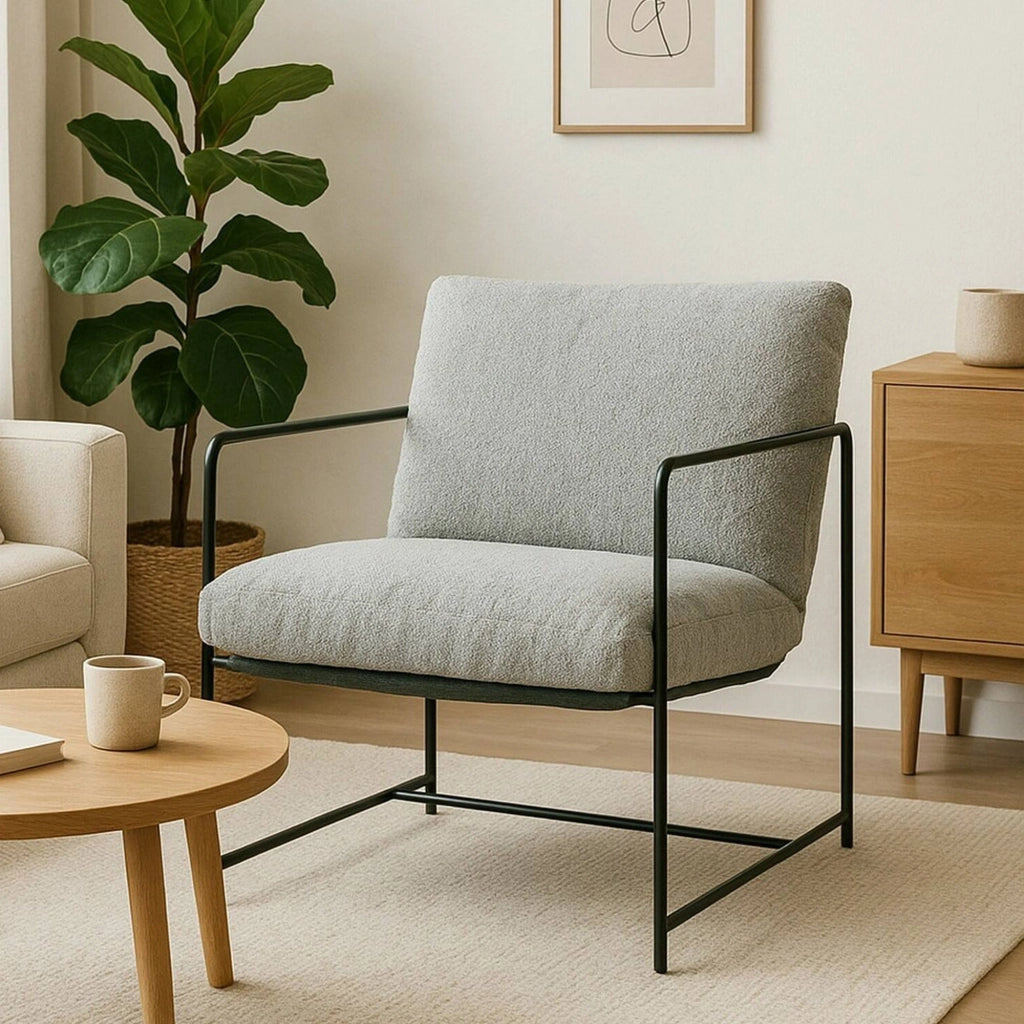Poltrona Appare, Poltrona rivestita in tessuto bouclÒ©, Sedia imbottita, Seduta con braccioli in metallo, 61x67h75 cm, Grigio