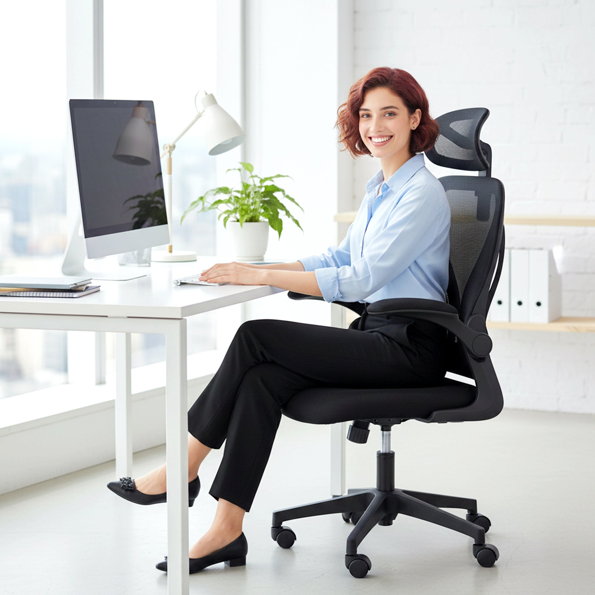 Sedia da Ufficio Ergonomica con Braccioli Ribaltabili Supporto Lombare e Poggiatesta Regolabile Nero