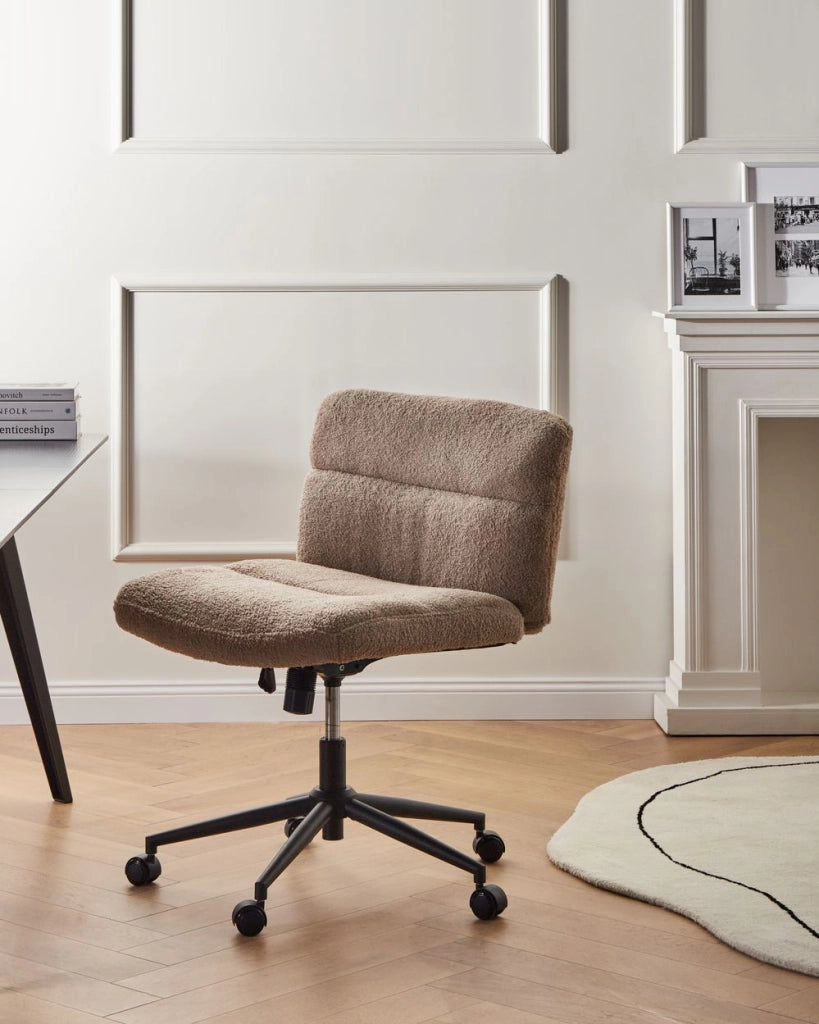 Sedia da scrivania per ufficio Beige Boucle Rivestimento ampio senza braccioli Seduta pneumatica Base girevole Inclinabile