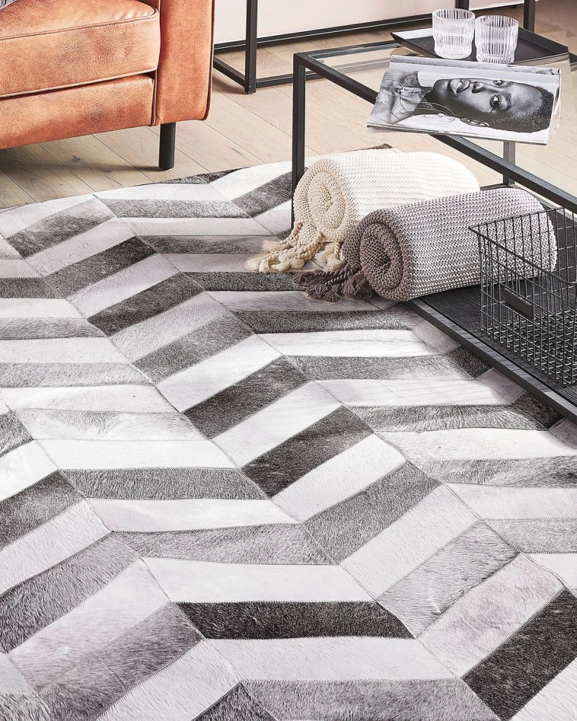 Tappeto tappetino Grigio Pelle 140 x 200 cm Patchwork Pelle Bovina Zigzag Rettangolare Moderno