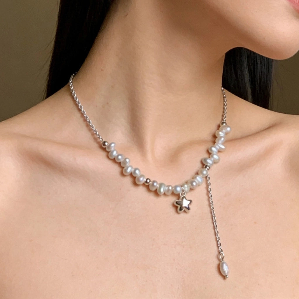 Collana barocca con perle d'acqua dolce naturali e nappe