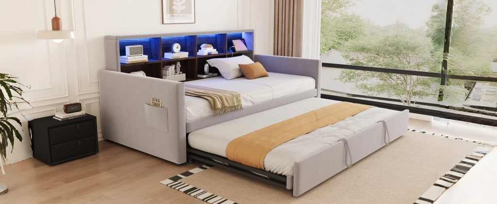 Letto imbottito in velluto grigio chiaro con illuminazione a LED e porta USB 90x190 cm