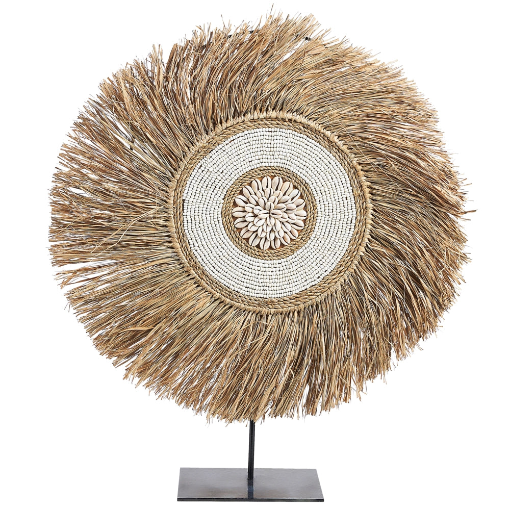 Ornamento in paglia con conchiglie in legno chiaro, fatto a mano, design marino naturale Arte contemporanea