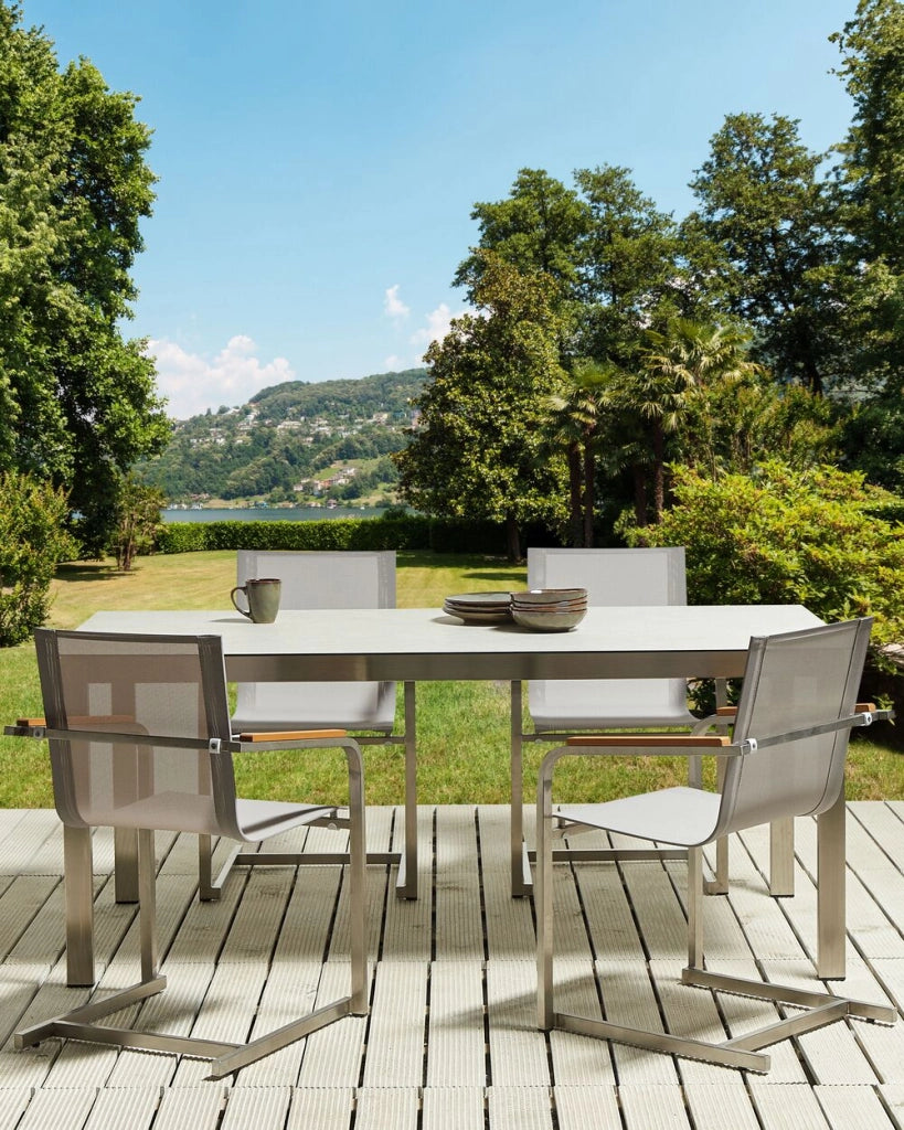 Set di 4 sedie da giardino beige con sedile sintetico struttura in acciaio inox stile cantilever