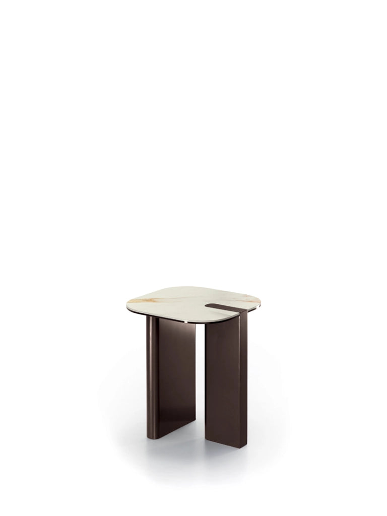Tavolino Key - Tavolino moderno con top ceramica su vetro marmo calacatta oro e struttura in metallo bronzo - Stones