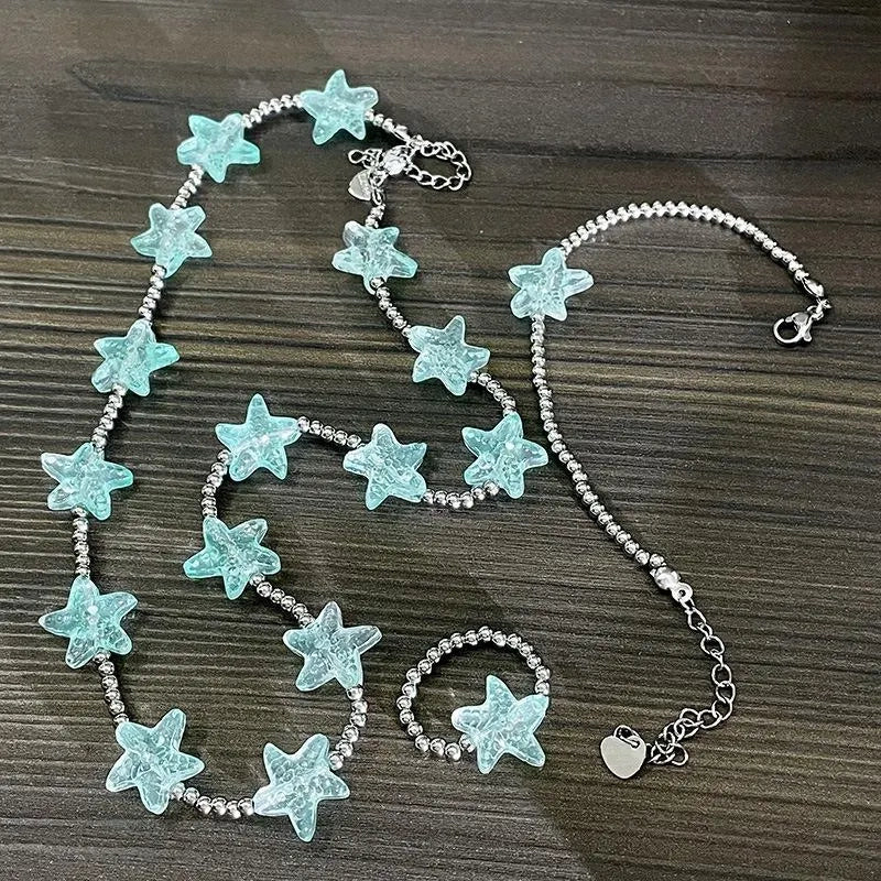 Set di gioielli boh¨¦mien fatti a mano con perline: bracciale, anello e collana.