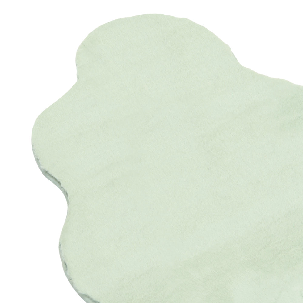 Tappeto Irregolare Verde Chiaro in Finta Pelliccia 80 x 120 cm a Pelo Lungo per Soggiorno con Retro in Poliestere Stile Moderno