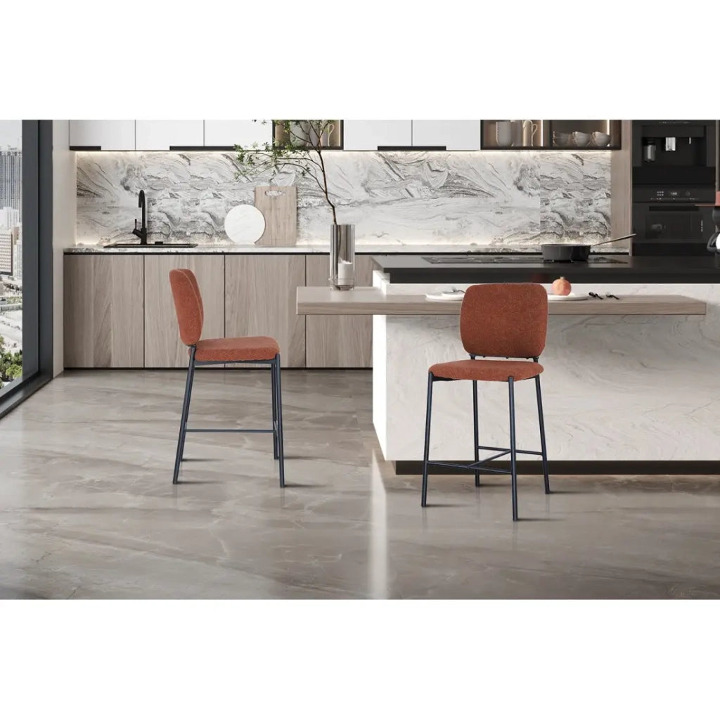 Sedia da bancone RITA – Tessuto marrone ruggine – Gambe in metallo nero – Altezza 99 cm – Stile design/industriale