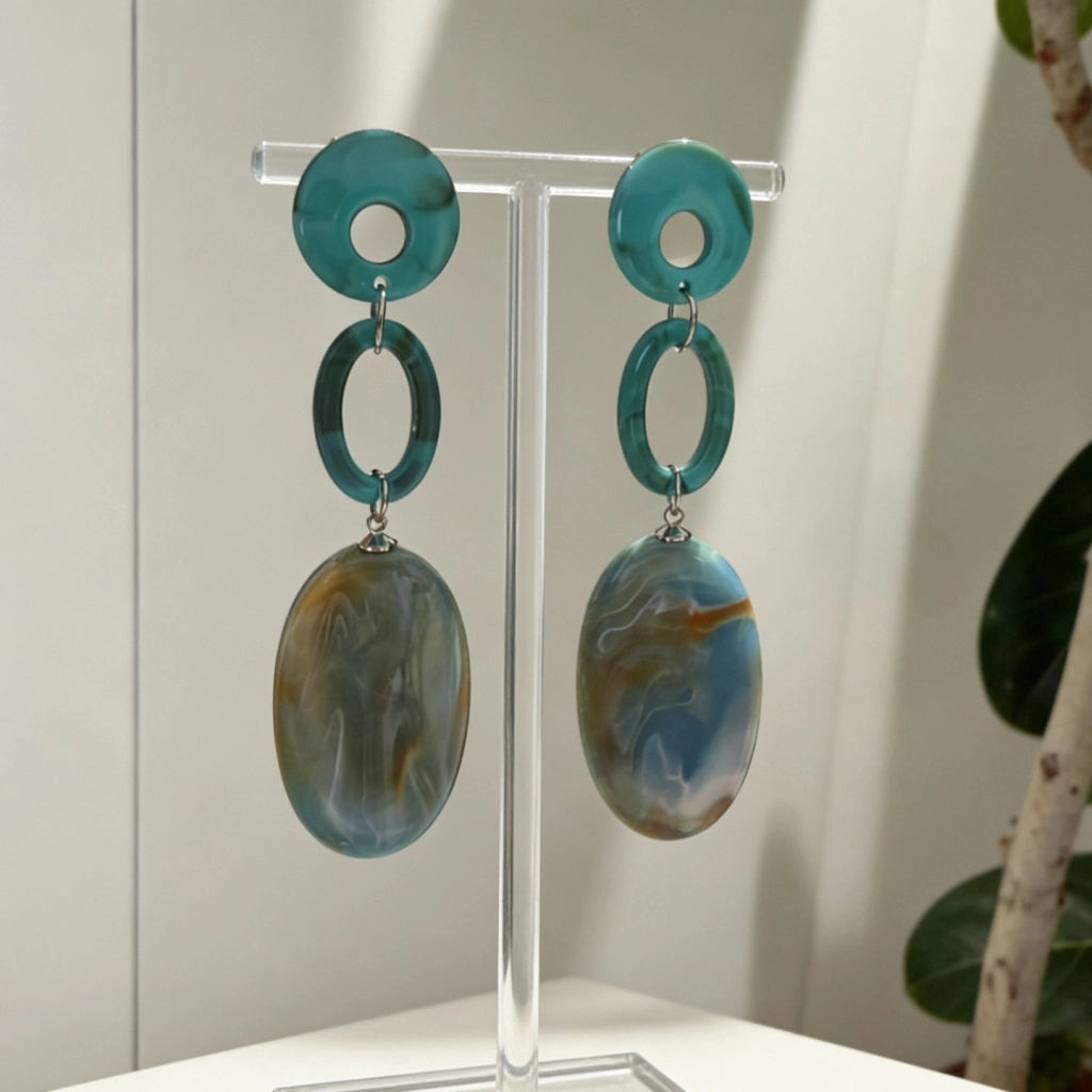 Orecchini pendenti blu testurizzati in stile vacanza al mare, lussuosi e sofisticati, di forma ovale geometrica traforata, per donna.