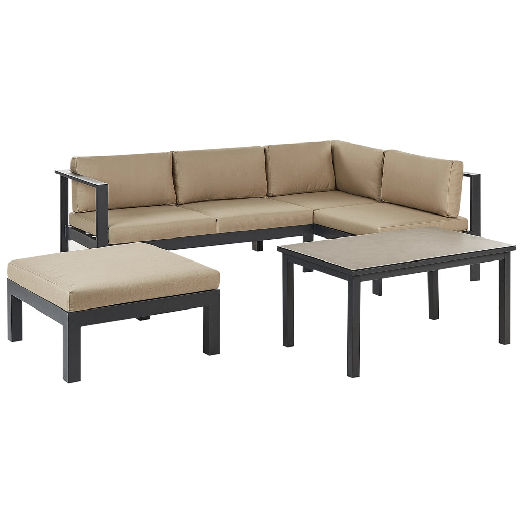 Set da giardino divano 5 posti e tavolo elevabile con struttura nera e piano in vetro e cuscini beige stile moderno scandinavo