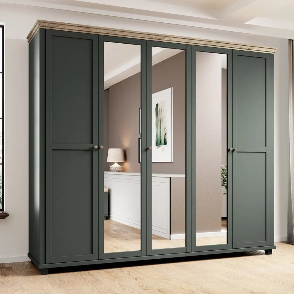 Armadio 250x220 con 5 porte. Colori verde kaki e rovere. Collezione ASSIA.