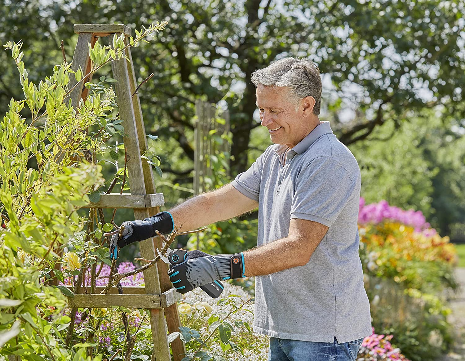 Gardena AssistCut Forbici a Batteria con Diametro di Taglio di 25 mm con cavo Usb type C