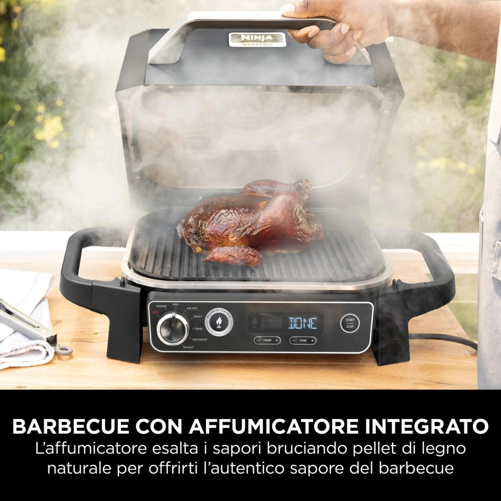 Ninja OG701EU Woodfire Barbecue Elettrico Affumicatore e Friggitrice ad Aria 7 in 1 2400 W colore Grigio Nero