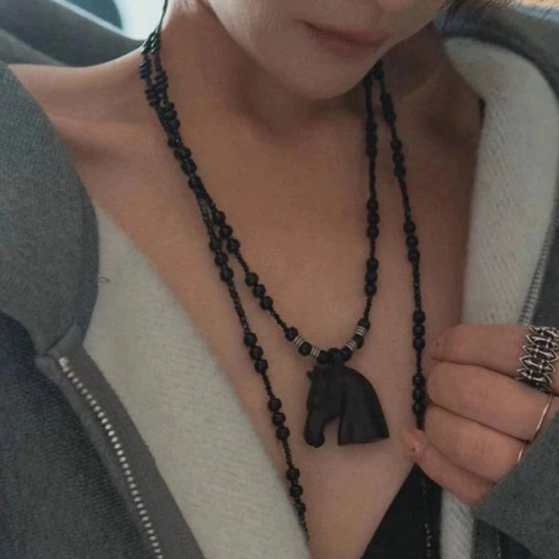 Collana lunga con ciondolo a testa di cavallo in ebano