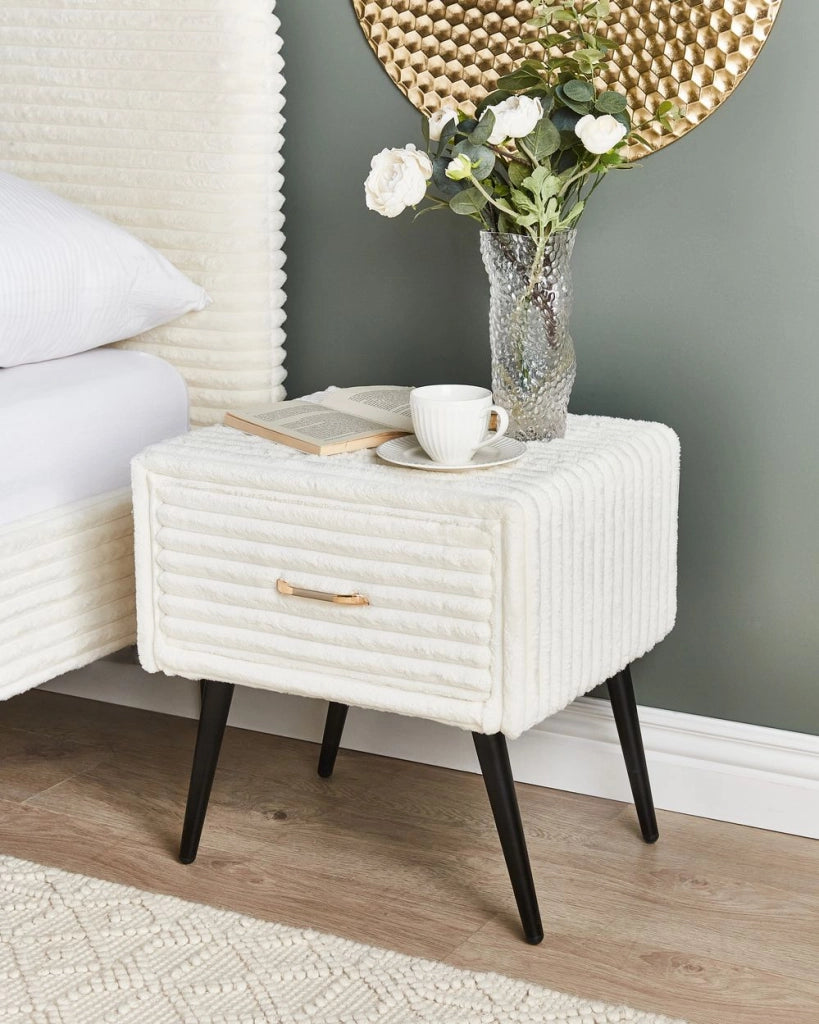 Comodino con rivestimento in velluto bianco con 1 cassetto Mobili per camera da letto dal design minimalista