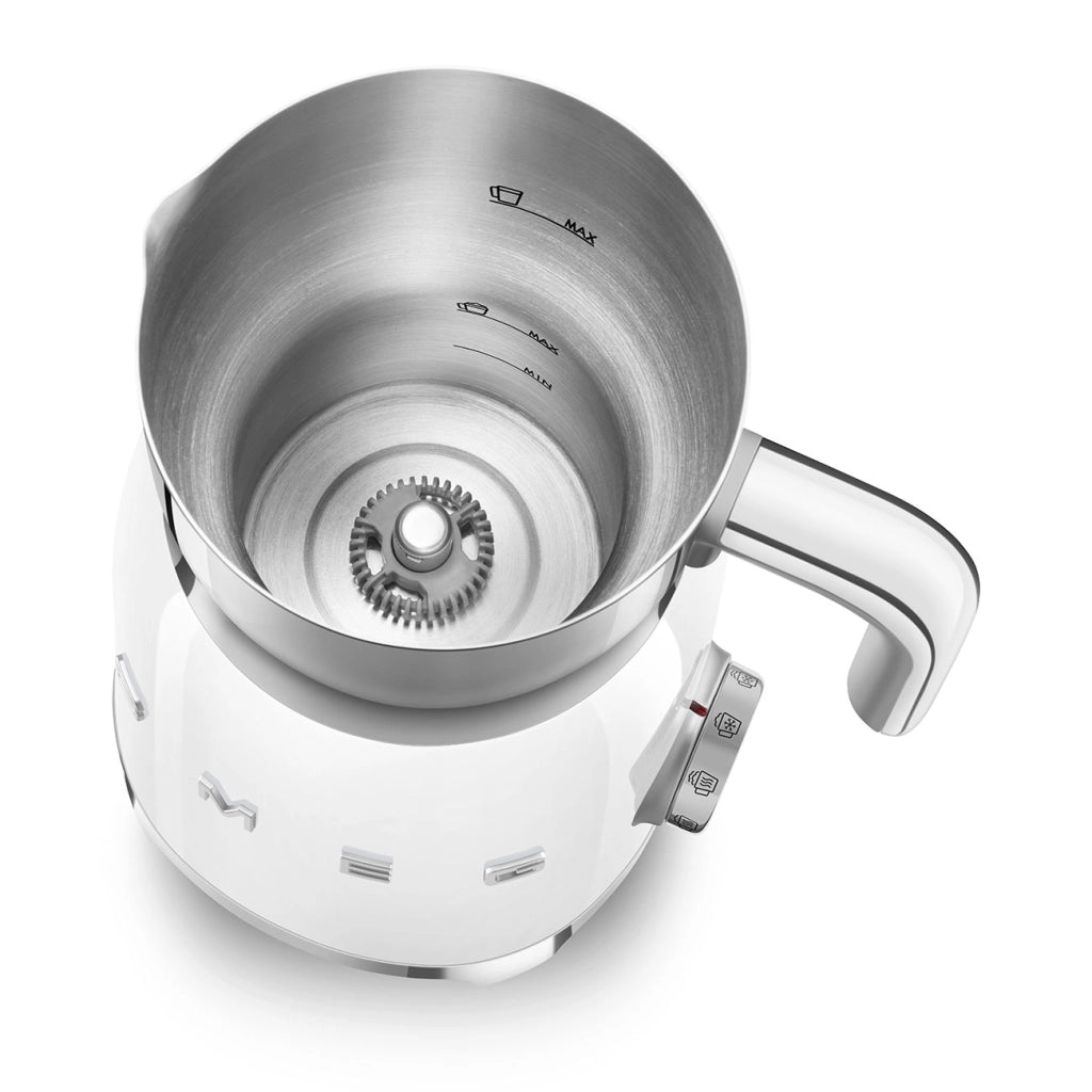 Smeg, montalatte multifunzione mff11wheu, con sistema ad induzione, 6 programmi preimpostati, una funzione manuale, caraffa removibile da 600 ml, tappo misuratore, avvolgicavo integrato, 500w, bianco