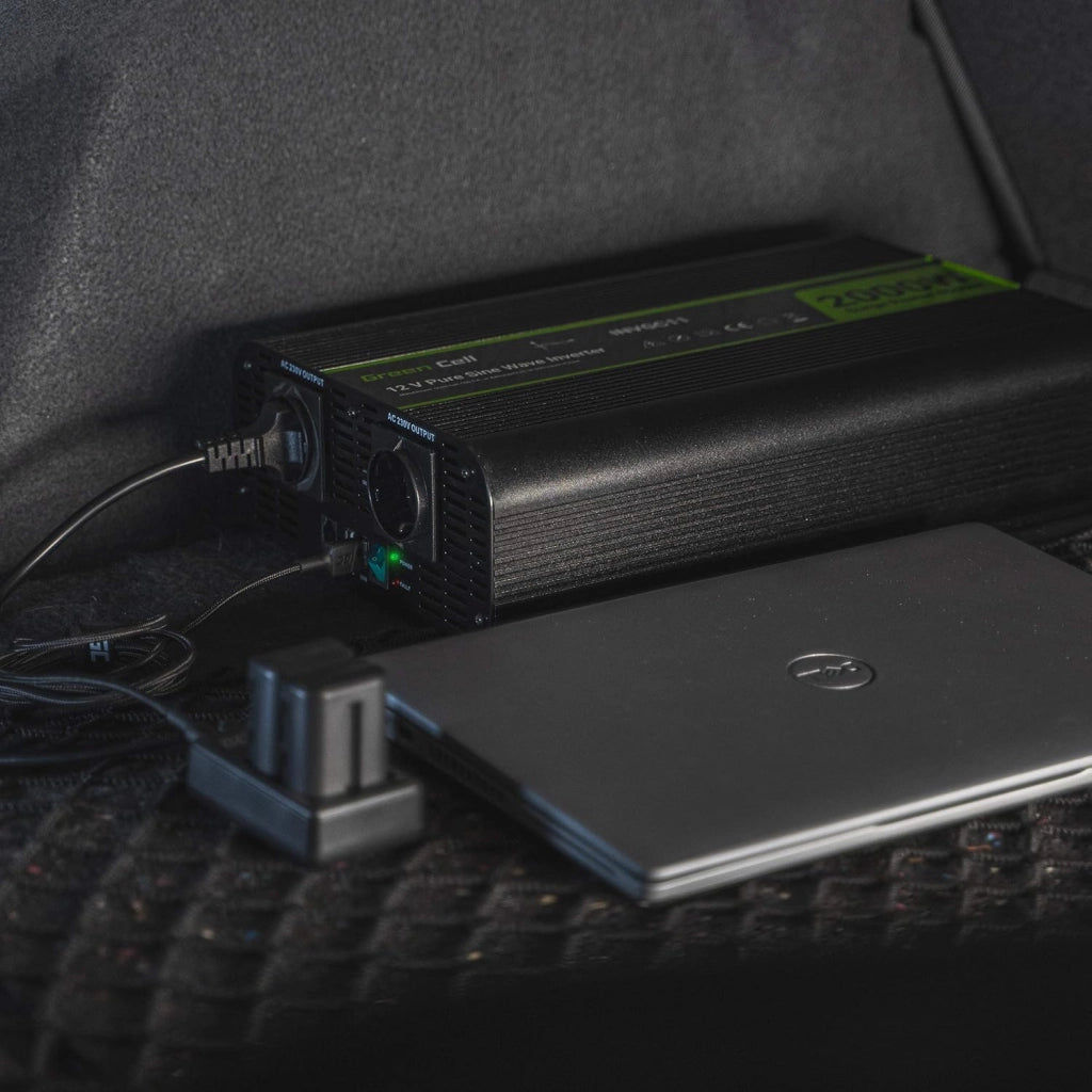 Green Cell PRO 2000W/4000W 12V 220V/230V Onda Pura Inverter Invertitore di Tensione Fotovoltaico DC AC per Camper Auto Convertitore di Potenza, Trasformatore sinusoidale Pura USB