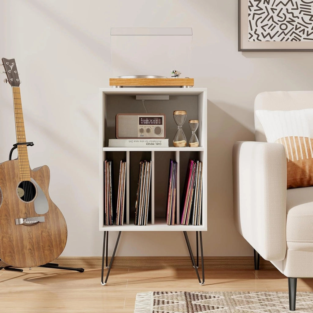 Supporto per Giradischi in Vinile con Stazione di Ricarica, 5 Scomparti, Espositore per Dischi con Gambe in Metallo, Mobile Giradischi Capacità di Carico 50kg, 48 x 40 x 88 cm (Bianco)