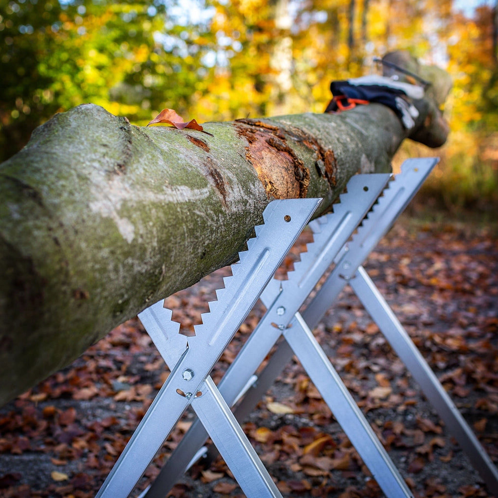 Supporto per taglio legno KADAX, cavalletto pieghevole in metallo, portata massima 150 kg.