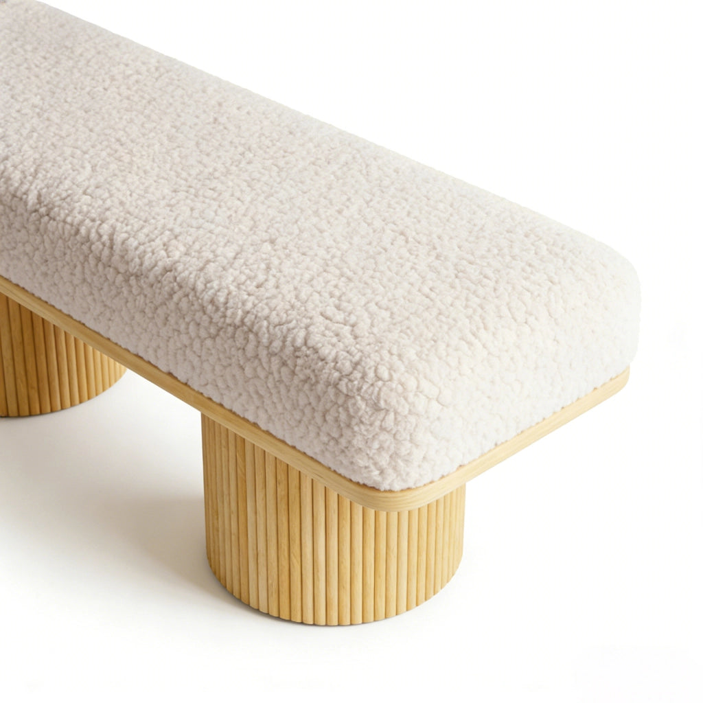 Panca con rivestimento teddy e base in legno massello per ingresso e camera in teddy naturale