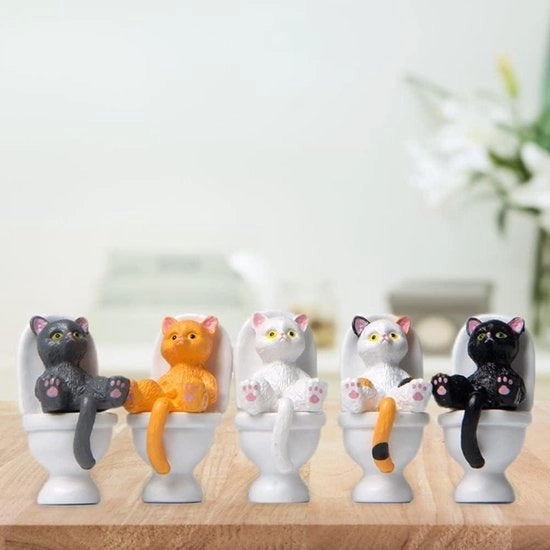 Decorazione per giardino con gatto seduto sul water - ornamento animale cartoon - miniatura di un paesaggio - set di 5 pezzi.
