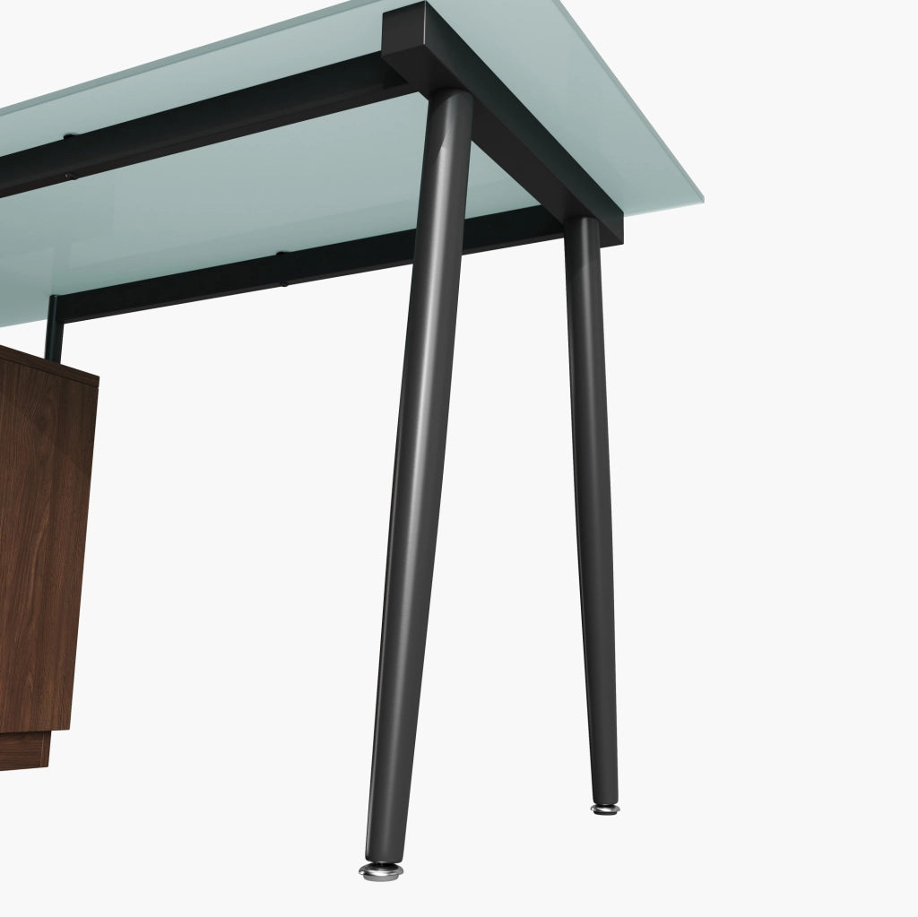Scrivania 130x50x75 cm con tre cassetti e vano aperto in vetro satinato temperato; MDF e metallo; marrone