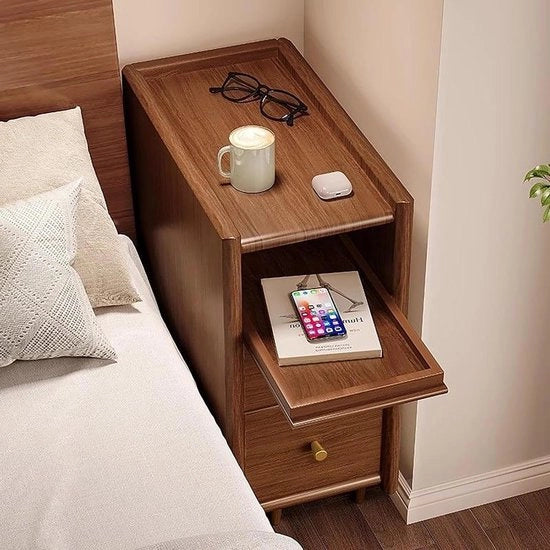 Piccolo comodino con prese, comodino in legno massivo, comodino in legno di abete per camera da letto, tavellino per camera da letto, per camere da letto, salotti e spazi piccoli. (20 x 41 x 51 cm)