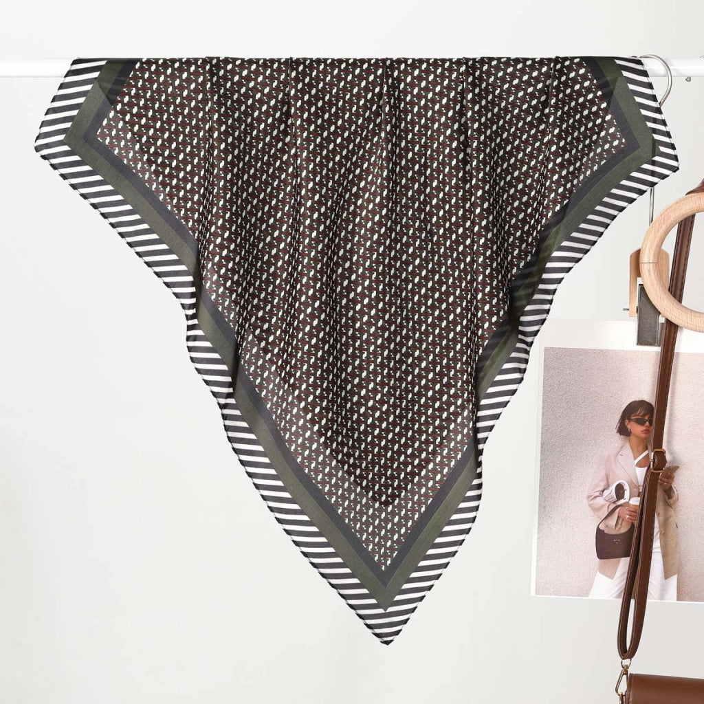 Eleganti e trendy sciarpe di seta da donna, realizzate in pura seta.