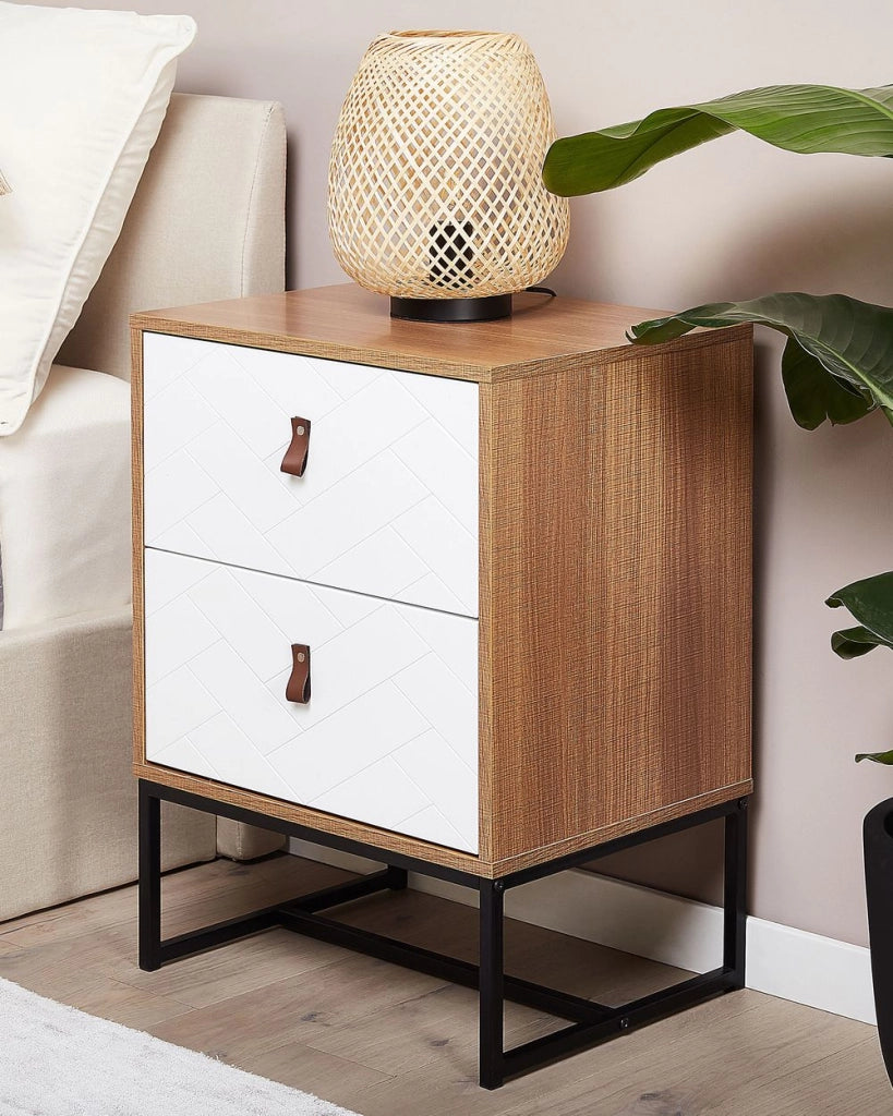Comodino in legno chiaro con gambe in metallo bianco Mobiletto piccolo 69 x 49 cm Comodino moderno Mobili per camera da letto tradizionali