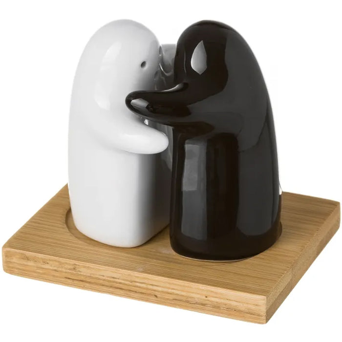 Set 2 Pezzi Sale e Pepr Abbracci Forma Fantasmi in Ceramica con Vassoio Legno