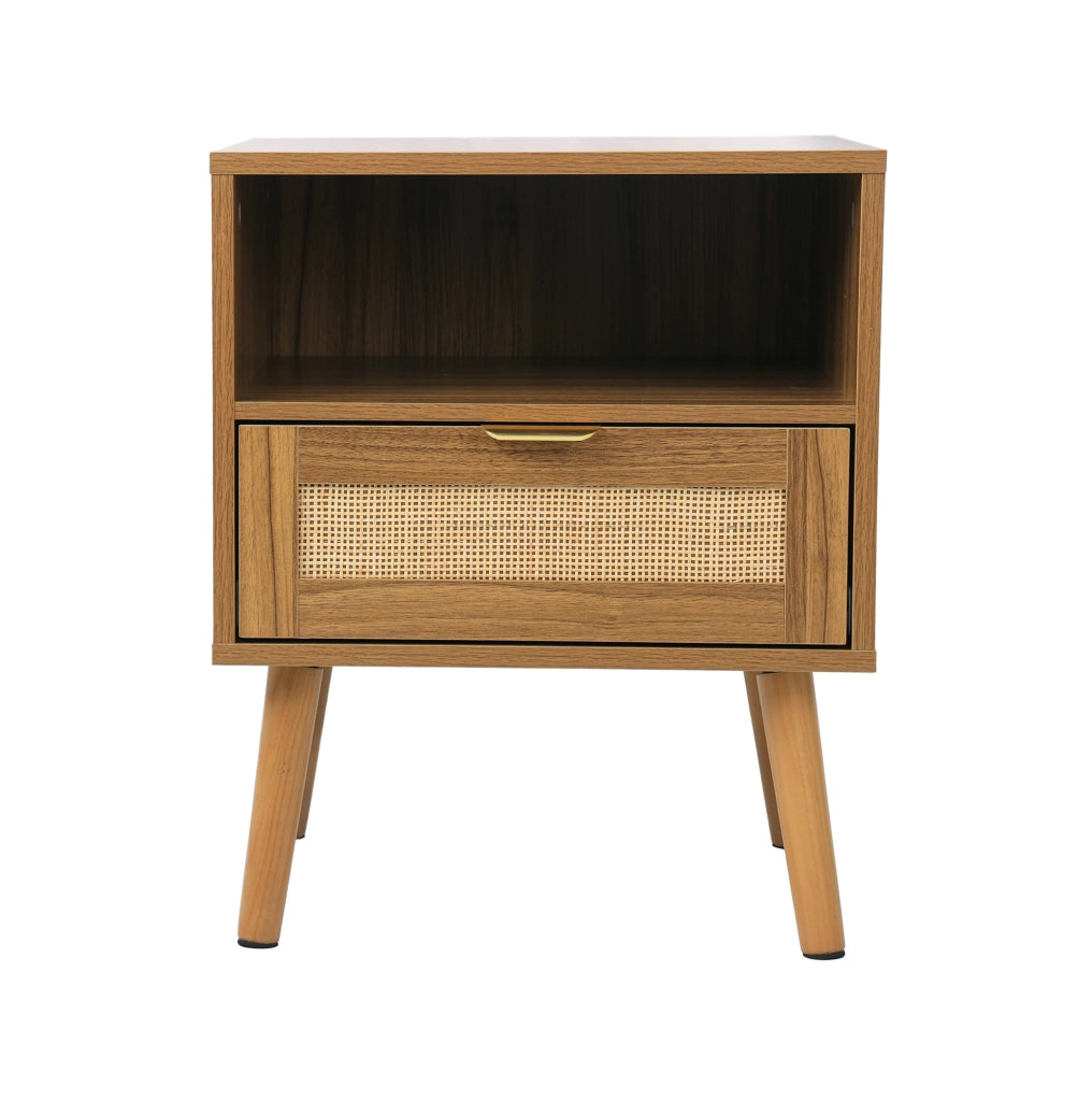 Comodino boho in rattan con cassetto e ripiano aperto color noce