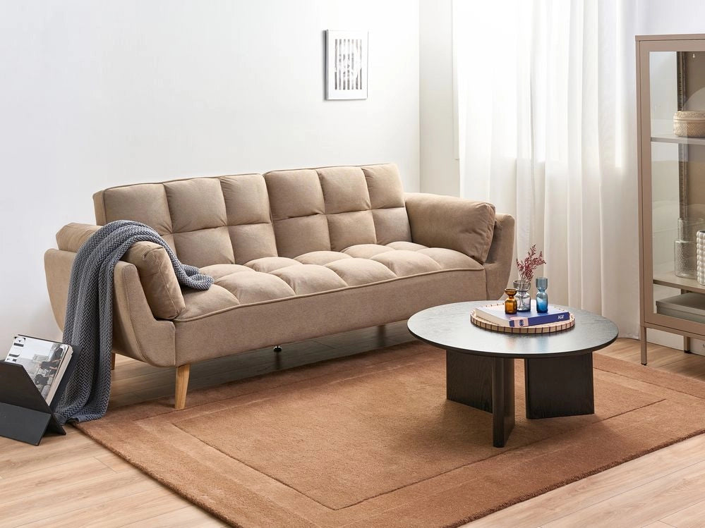 Divano Letto 3 Posti in Tessuto Marrone Chiaro con Gambe in Legno Imbottitura in Schiuma Schienale Diviso e Imbottitura Biscuit Idrorepellente
