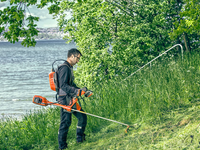 Decespugliatore Husqvarna 520iRX a batteria, 36V, con impugnatura a U