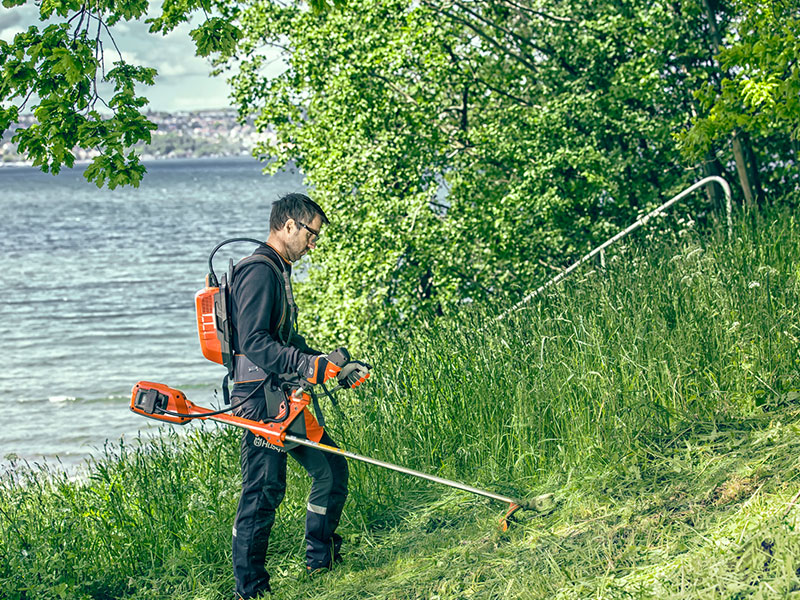 Decespugliatore Husqvarna 520iRX a batteria, 36V, con impugnatura a U