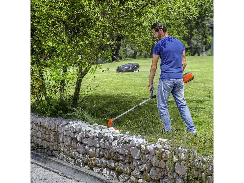 Decespugliatore Husqvarna 115iL a Batteria, con caricabatteria